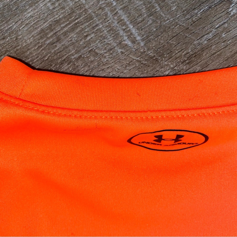 SOLD Under Armour HEATGEAR Size 6 Tee - Picture 6 of 8